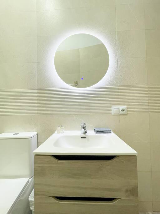 Cerca Del Centro Y Luminoso Apartment Madrid Luaran gambar
